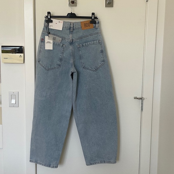 BDG Rih Barrel Mid-Rise Jean - Picture 6 of 7